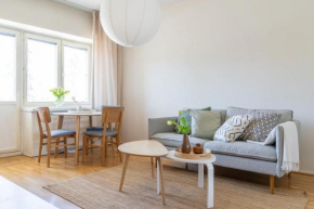 2-Bedroom, Steps from the Metro!